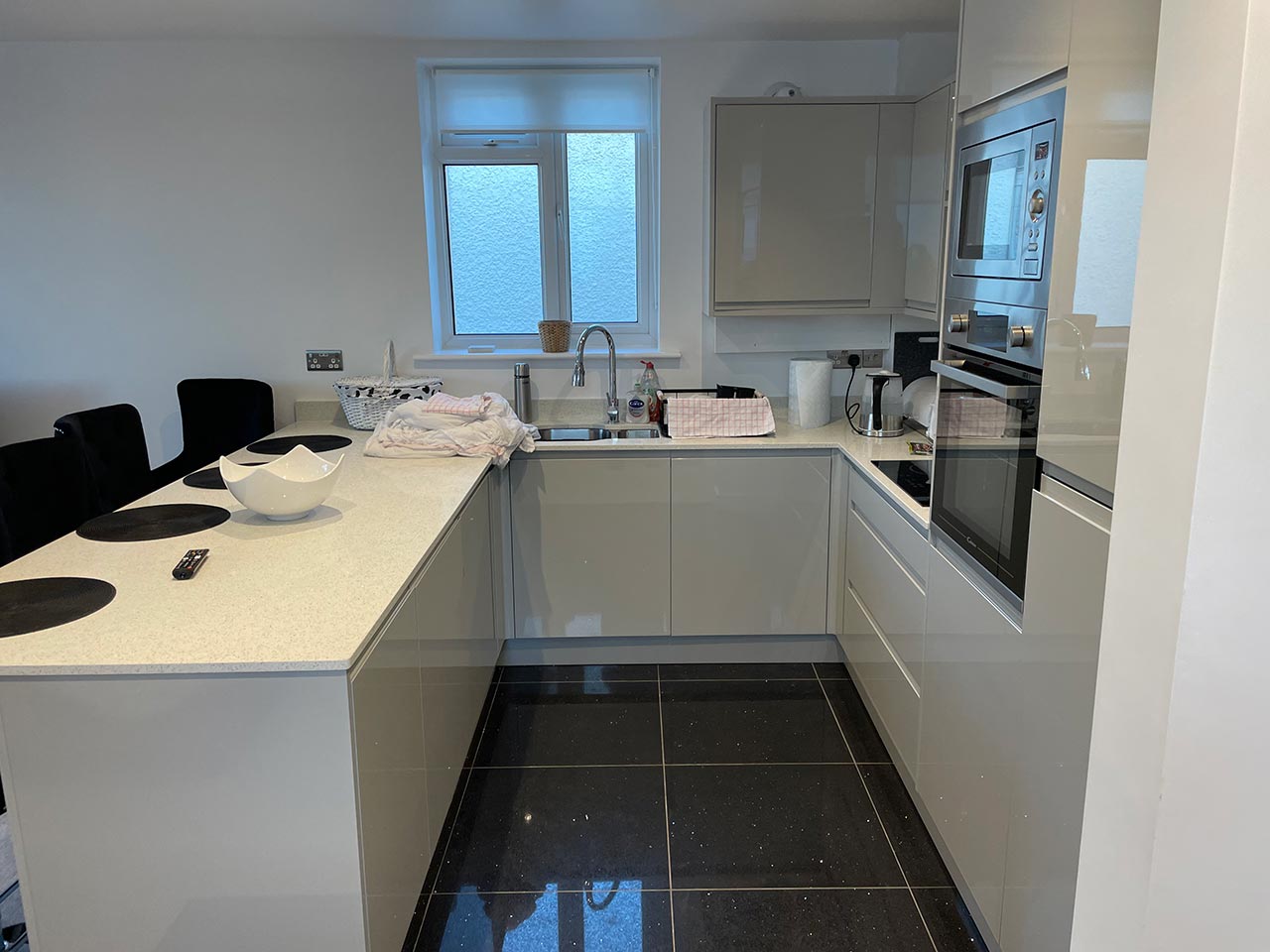 flat-refurbishment-hengistbury-court-hengistbury-road-southbourne-bournemouth-new-kitchen-installed-after-side-view flat-refurbishment-hengistbury-court-hengistbury-road-southbourne-bournemouth-new-kitchen-installed-after-side-view